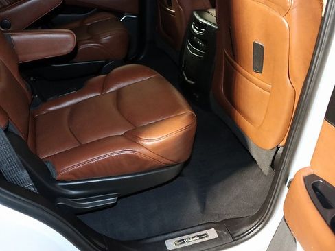 Used 2019 Cadillac Escalade Premium Luxury image 36