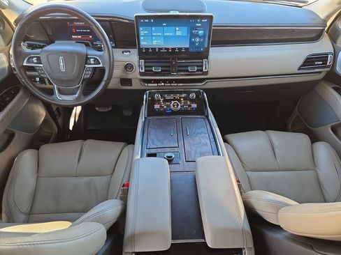 Used 2023 Lincoln Navigator Reserve AWD/4WD image 14