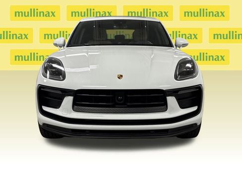 Used 2024 Porsche Macan AWD/4WD image 5