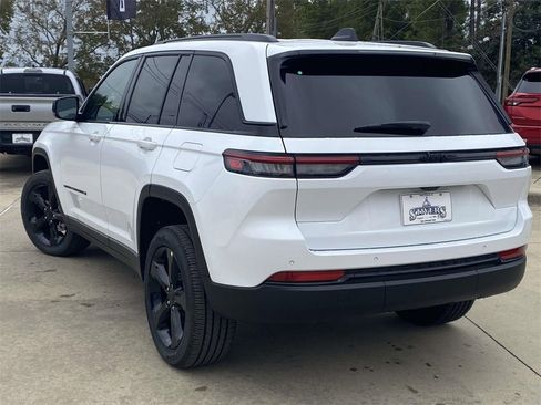 New 2025 Jeep Grand Cherokee Altitude image 36