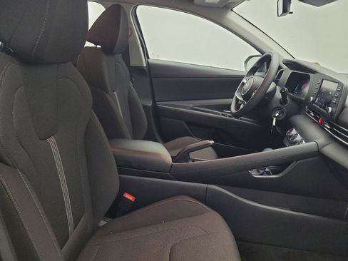 Used 2025 Hyundai Elantra SE FWD image 21