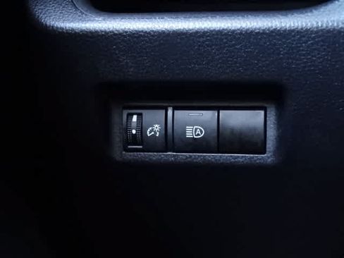 Used 2024 Toyota RAV4 XLE FWD image 39