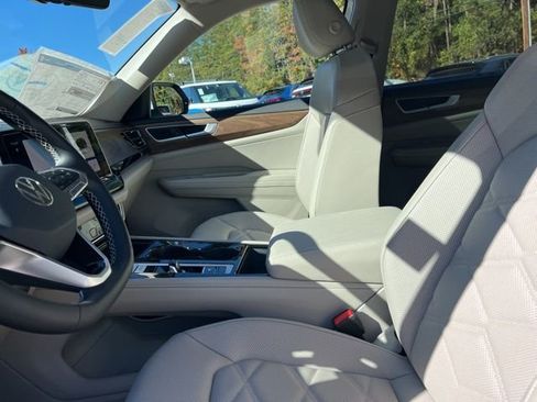 New 2026 Volkswagen Atlas SE image 8