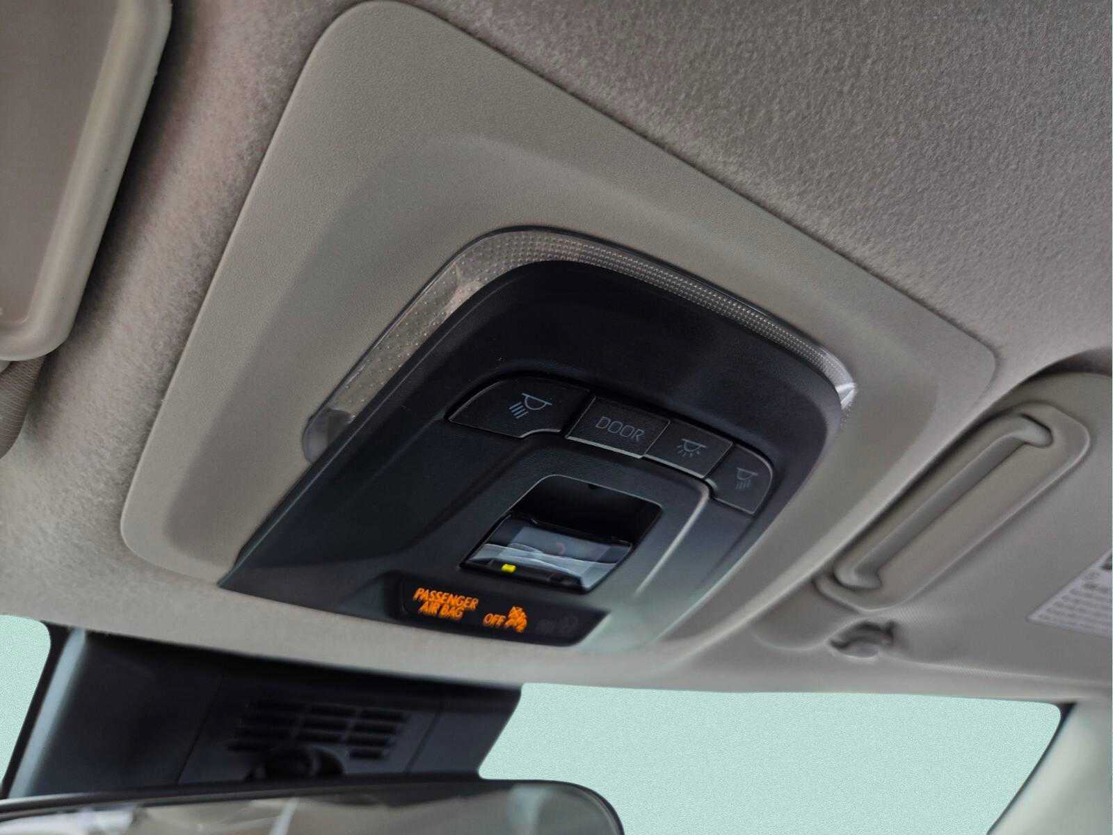 Used 2025 Toyota Corolla LE FWD image 34