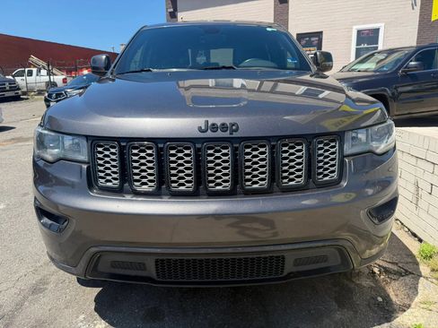 Used 2017 Jeep Grand Cherokee Altitude RWD image 6
