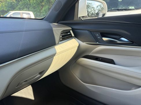 Used 2023 Cadillac CT4 Luxury RWD image 25