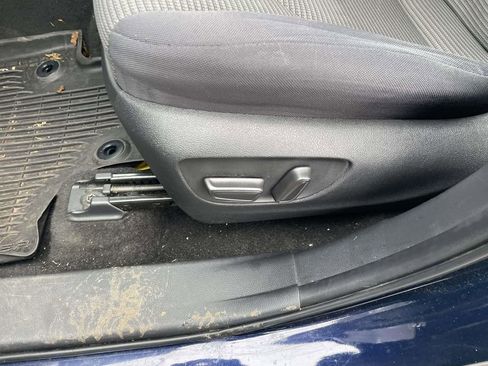 Used 2023 Toyota Highlander LE image 29