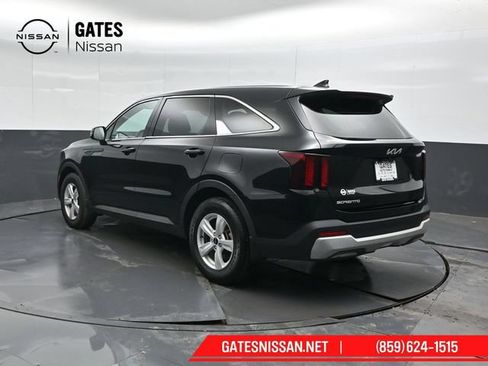 Used 2024 Kia Sorento LX FWD image 8