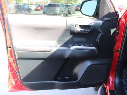 Used 2016 Toyota Tacoma TRD Off-Road w/ Exterior Package image 19