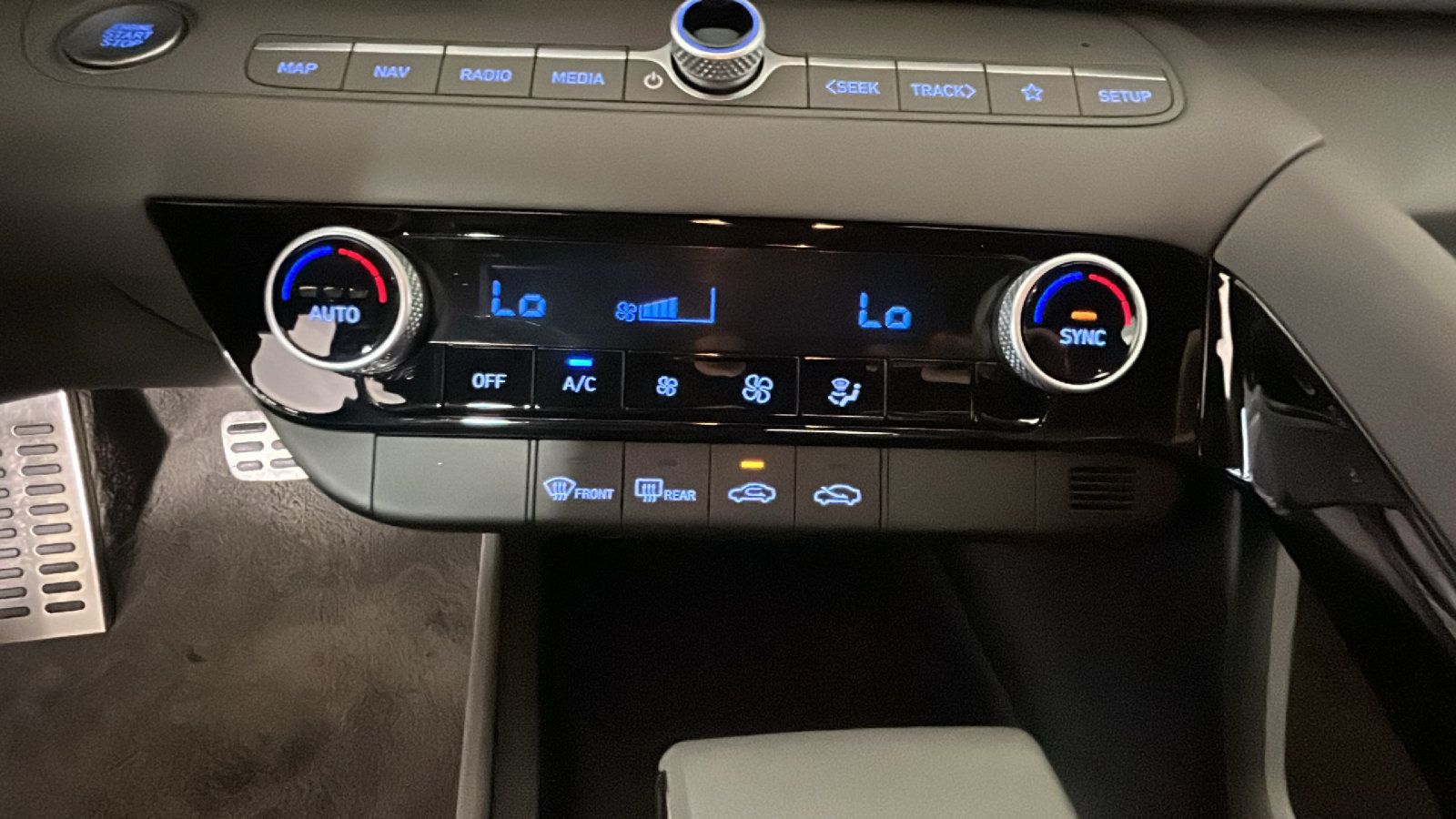 Used 2025 Hyundai Elantra SEL FWD image 26
