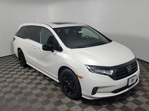 Certified 2023 Honda Odyssey Sport image 2