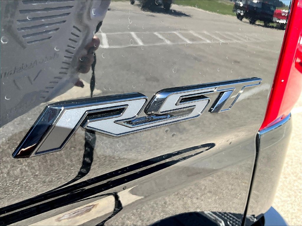 New 2026 Chevrolet Silverado 1500 RST w/ LPO, Dark Essentials Package AWD/4WD image 27