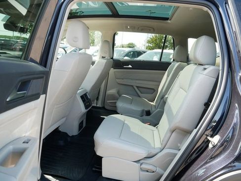 Certified 2022 Volkswagen Atlas SEL R-Line AWD/4WD image 17