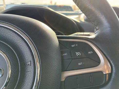 Used 2016 Jeep Renegade Latitude image 13