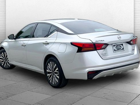 Used 2024 Nissan Altima 2.5 SV AWD/4WD image 11