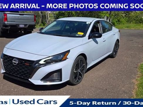 Used 2024 Nissan Altima 2.5 SR FWD image 3