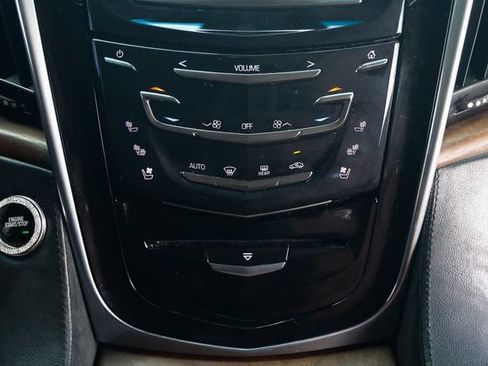 Used 2018 Cadillac Escalade Premium Luxury RWD image 36