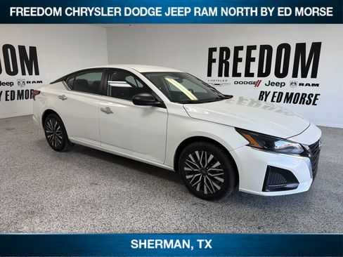 Used 2024 Nissan Altima 2.5 SV AWD/4WD image 3