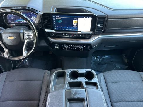 Used 2024 Chevrolet Silverado 1500 LT AWD/4WD image 16