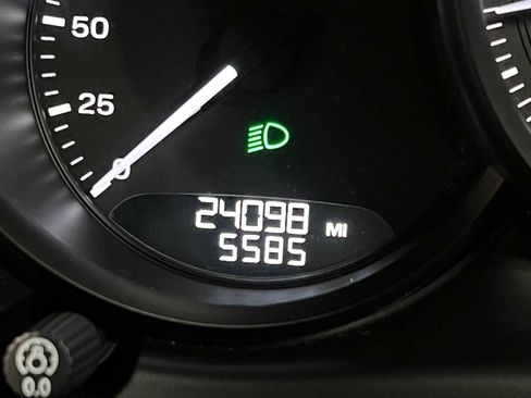 Used 2024 Porsche Macan image 30