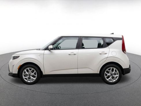 Used 2025 Kia Soul LX w/ LX Technology Package FWD image 4
