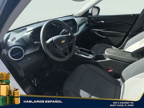 Used 2025 Chevrolet Trax LS w/ LS Convenience Package image 15
