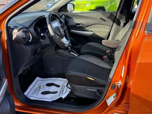 Used 2019 Nissan Kicks SV image 11