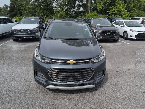 Used 2022 Chevrolet Trax LT w/ Driver Confidence Package AWD/4WD image 2