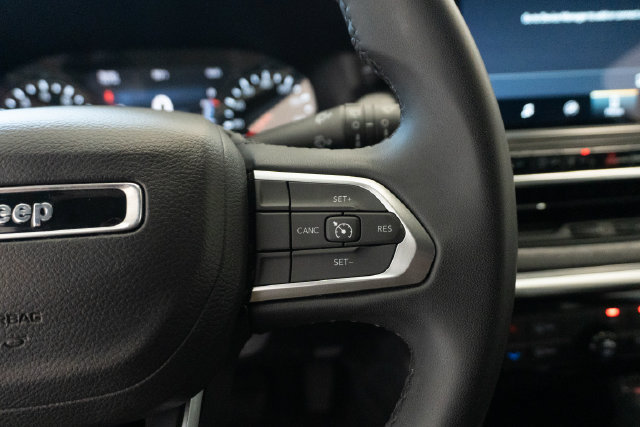 Used 2024 Jeep Compass Latitude AWD/4WD image 15