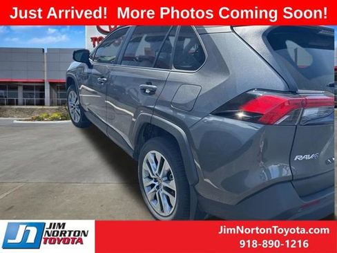 Used 2023 Toyota RAV4 XLE Premium image 6