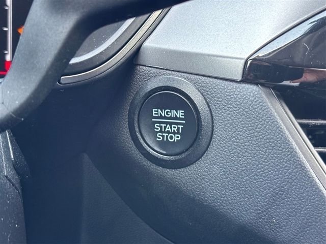 Used 2025 Ford Escape Active FWD image 22
