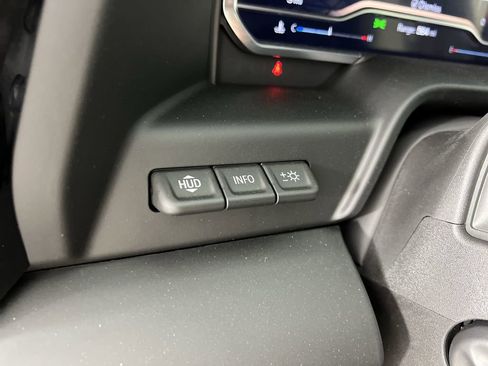 Used 2024 GMC Sierra 1500 AT4 w/ Technology Package AWD/4WD image 36