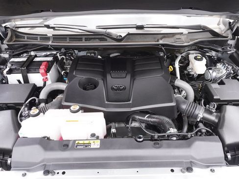 Used 2026 Toyota Tundra SR5 w/ SR5 Convenience Package AWD/4WD image 7
