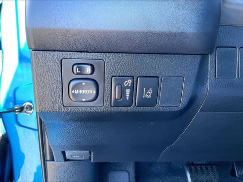 Used 2018 Toyota RAV4 LE image 30