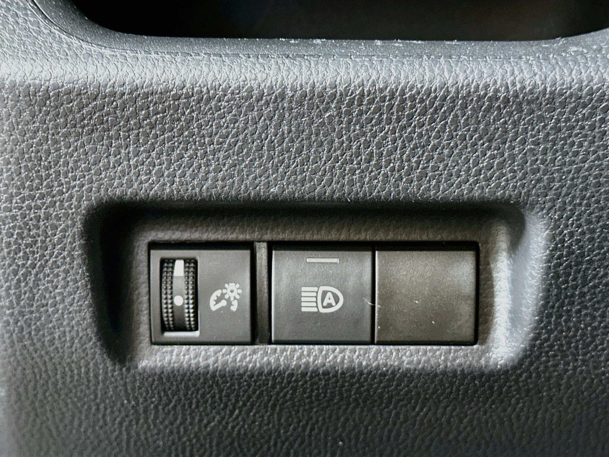 Used 2022 Toyota RAV4 LE AWD/4WD image 16