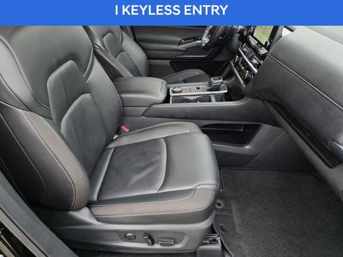 Used 2025 Nissan Pathfinder SL image 14