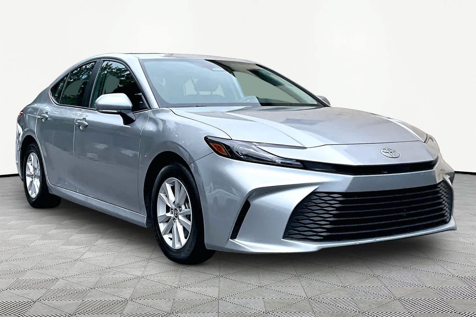 Used 2025 Toyota Camry LE FWD image 3