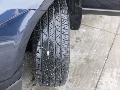 Used 2017 Chevrolet Traverse LT w/ Style and Technology Package image 12