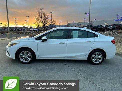 Used 2018 Chevrolet Cruze LT image 4