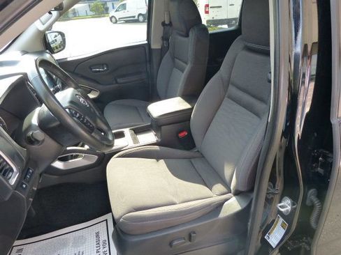 Used 2024 Nissan Frontier SV w/ SV Convenience Package image 26