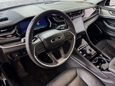 Used 2023 Jeep Grand Cherokee 4WD 4xe image 14