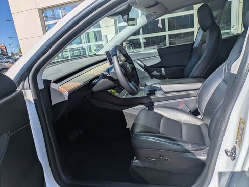 Used 2021 Tesla Model Y Long Range AWD/4WD image 18