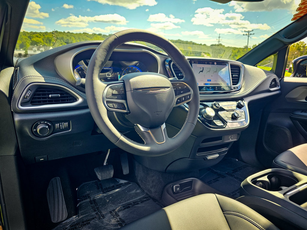New 2027 Chrysler Pacifica Select FWD image 14