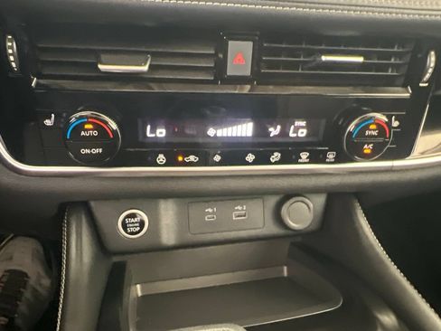 Used 2023 Nissan Rogue SL AWD/4WD image 53