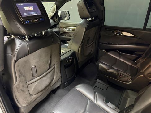 Used 2017 Cadillac Escalade Platinum AWD/4WD image 41