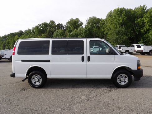 Used 2023 Chevrolet Express 3500 LS RWD image 9