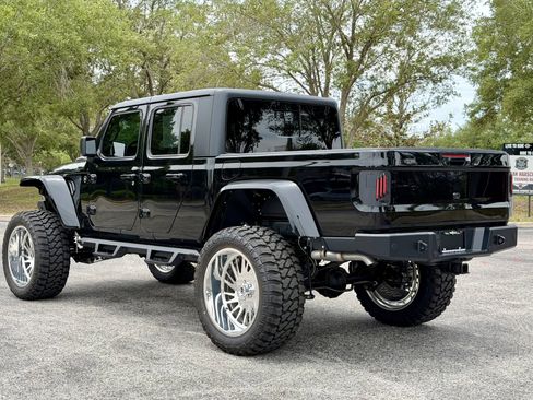 Used 2024 Jeep Gladiator Sport AWD/4WD image 3
