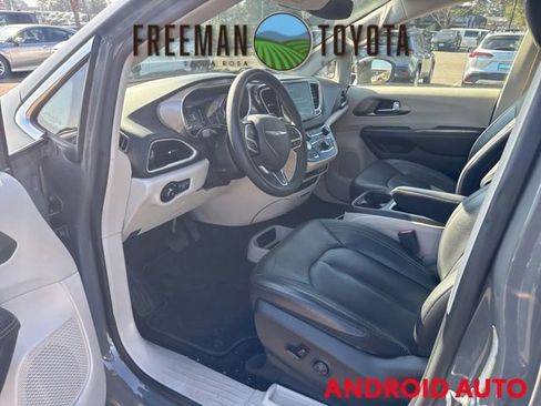 Used 2022 Chrysler Pacifica Touring-L image 7