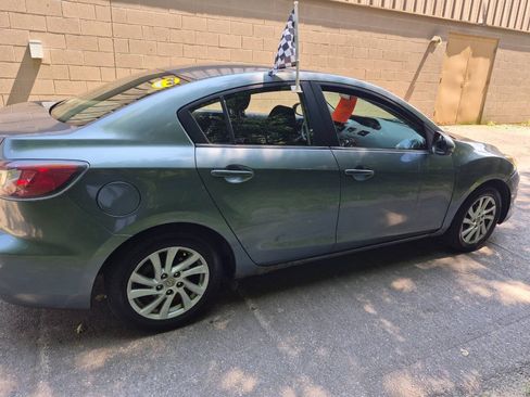Used 2012 MAZDA MAZDA3 i Touring FWD image 3