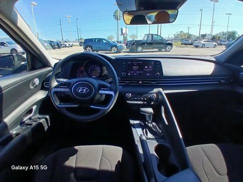 Used 2022 Hyundai Elantra SEL image 24